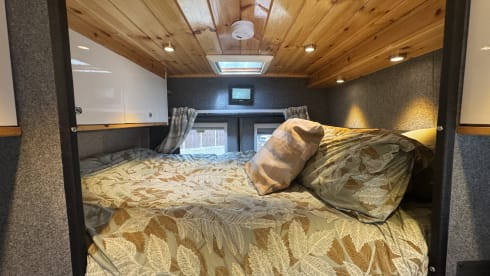 Homely camper 3 berth, 3 seatbelts, fixed bed  – 3 berth Citroën campervan from 2014