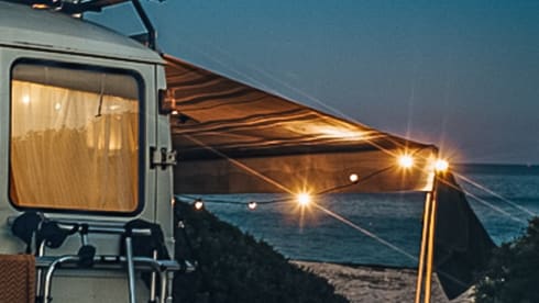 Selma – Unique army bus and off grid camper
