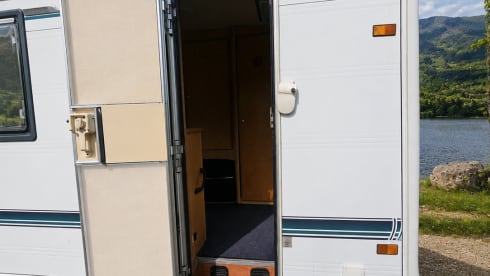 Hugo – 5-persoons Peugeot alkoof uit 2001