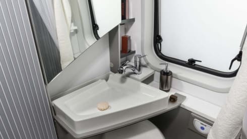 luxury Adria Twin 640 Supreme bus camper | Length beds | 165 hp
