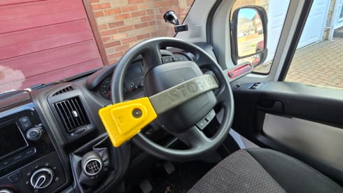 Herdy 🐑 – ✨ Luxuriöser Campervan mit 2 Schlafplätzen – nur für Erwachsene | Autarkie-fähig | Hundefreundlich ✨