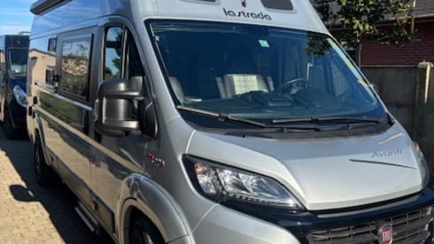  Premium bus camper, brand: La Strada -> length 6.40m