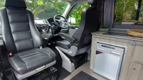 Great value cheapest on Goboony – Great looking Vw campervan 4 birth with awning 