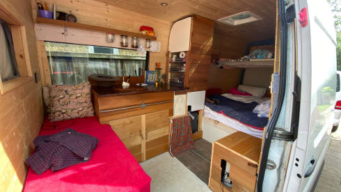 Big Boy – 3 berth Mercedes-Benz bus from 2014