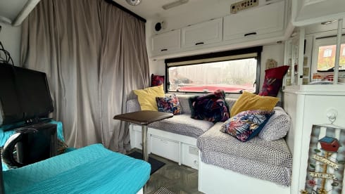 Kit – Fully loaded low mileage all-terrain motorhome