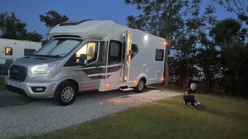 Luxury Motorhome 4-5 berth (2 lounges) lots of fun
