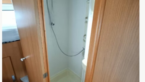 Nice 6-person alcove camper for rent