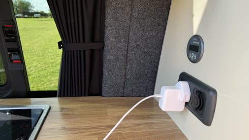 Van Tropez – New Conversion! Automatic VW Transporter w/5 seats