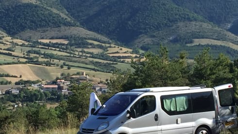 Viv – Handy and complete bus camper