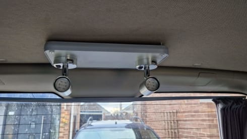 El – 2/3 berth Nissan Elgrand campervan with pop up roof