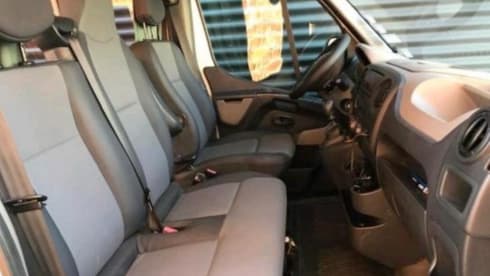 The Fly – 2p Renault campervan