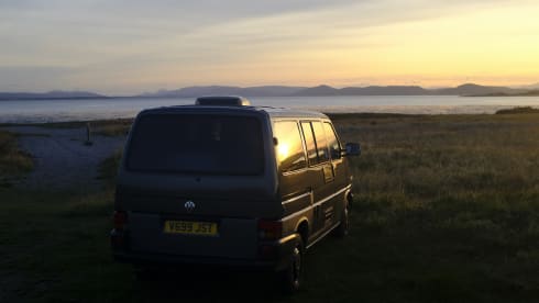 Meteor – VW T4 Campervan  - Insurance, Airport Transfers* & bedding included 