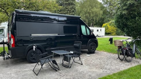 4p Peugeot bus uit 2021