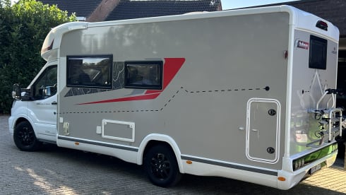 5p Challenger semi-integrated van 2022