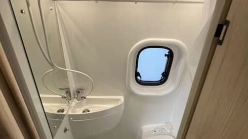 2025 Off Grid 4 berth Autotrail  Expedition 68 POP TOP