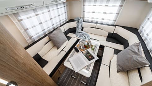 Rollerteam 747 de 2021. Camping-car de luxe six places