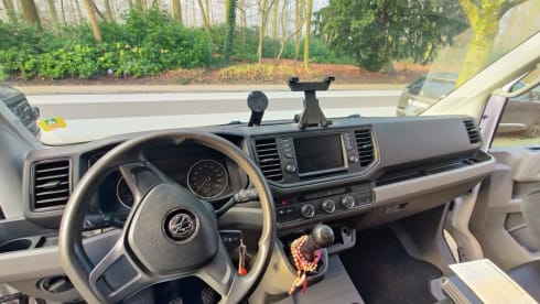 Off-grid VW Crafter: Starlink, XL Bed & Moto-optie