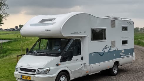 6p Ford alcove with bunk bed