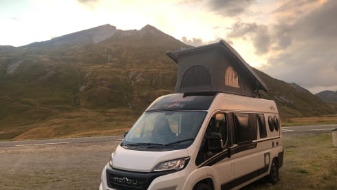 Exceptional 4 berth pop top family campervan from Malibu