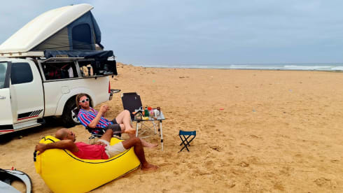 Theresa – Adventurous 4x4 camper with tent