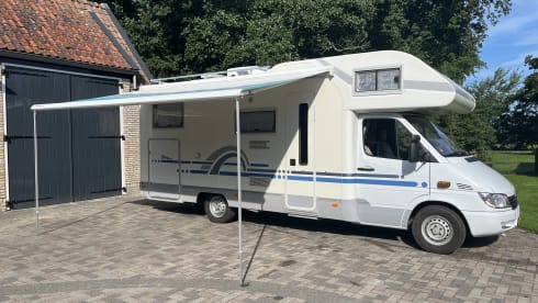 6-sitziger Mercedes-Benz Alcove aus dem Jahr 2002