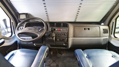 2p Elnagh semi-integrated uit 2001