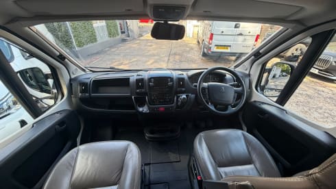 PEUGOUT – 4 berth Peugeot campervan from 2022