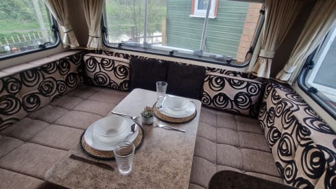 Eldonis the Explorer  – Explore the UK in Comfort – 6-Berth Elddis Motorhome with Full Amenities
