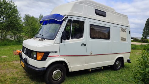 Nomad – 2p Mercedes-Benz campervan from 1981