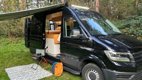 2p luxury off-grid VW Crafter bus camper (2023) autom.