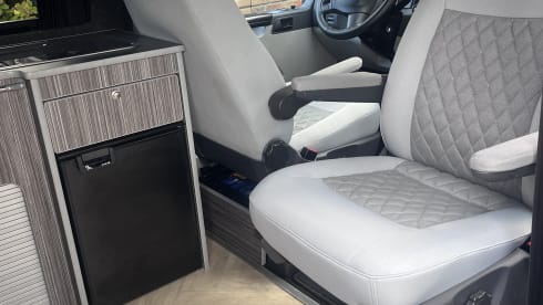 “Pomme” – 4p Volkswagen bus from 2023