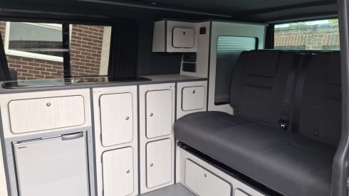 Skully – 4 berth Volkswagen campervan from 2014