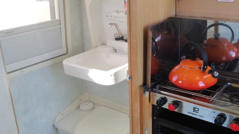Jeremy Morehouse – Classic Coach-built 98 Autosleeper Clubman GL for off-grid living