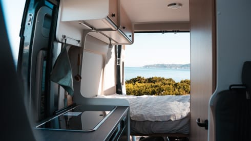 Desert – Premium Outdoor Van Rental