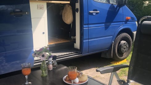 VanVentura – 2-person Mercedes-Benz bus from 2006