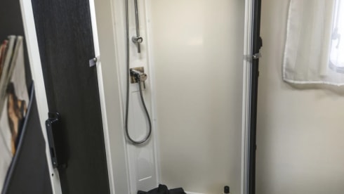 L2R – Adventure 2-4 berth, free WiFi & insurance 