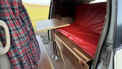 BONNIE  – Toyota campervan met 2 slaapplaatsen uit 2006