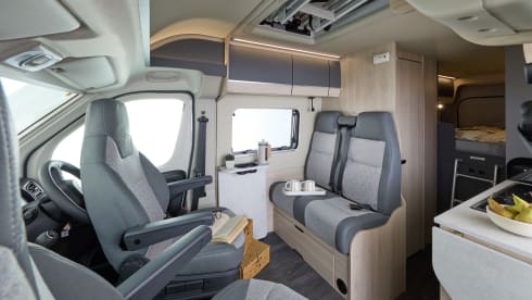 68 – Campervan Autotrail Expedition 68 a 4 posti letto, disponibile dal 2026.