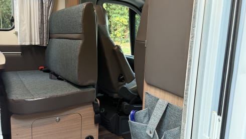 Knaus sky traweller familie – 6-person Knaus Alcove from 2017, a comfortable, excellent camper.