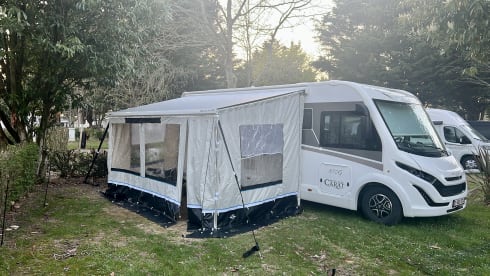 Mobilynn – Splinternieuwe McLouis Carat integraal 870 (4p)