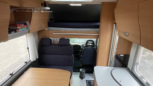 Sun traveller – Very neat and complete 6p Knaus alcove built in 2005 with air conditioning