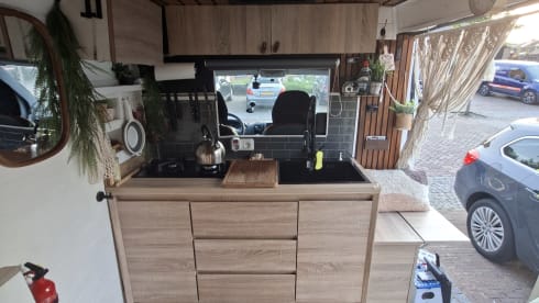 Loesje – Unique 2-person campervan for adventure & luxury!