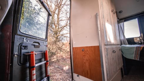 Pablo – Fire brigade bus & sturdy camper for your next adventure