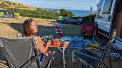 Cara – Van (6 m) from Weinberg with pop-up roof for rent