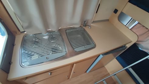 ROLLER TEAM FREEZ – FORD 4 + 1 beds and DOUBLE CLIMATE