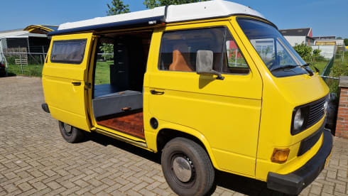 Unique Volkswagen T3 from 1988 to go on an adventure with