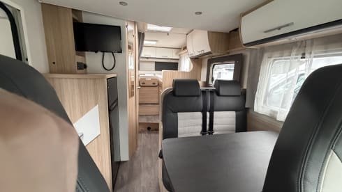 Lussuosa Sunlight 67S automatica per 4 persone dal 2024