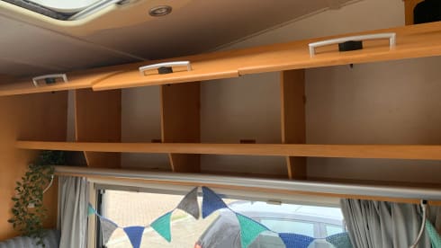 Hymer spacious 6p family camper with bunk beds