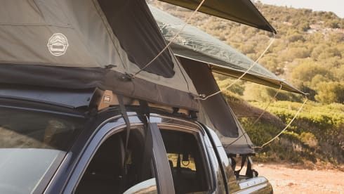 FORD RANGER 2 ROOFTOP TENT – Ford Ranger Wildtrack Auto (2 roof-top tents, ideal for up to 5 people)