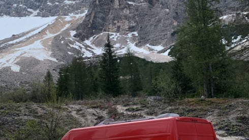 Cozy Off-Grid campervan for the ultimate adventure